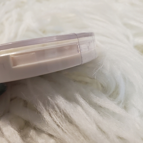 New Undone beauty under/over powder 2 in 1 prime + set powder by Ulta - Picture 8 of 10